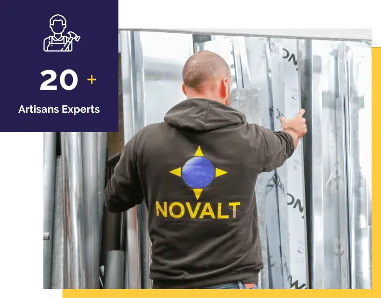 Un artisan de l'entreprise NOVALT choisissant des tuyaux de plomberie pour une installation